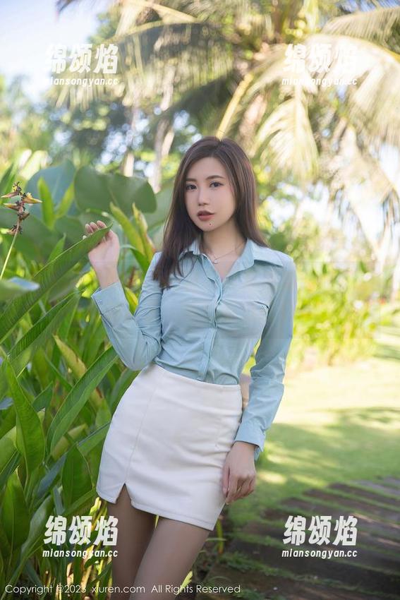 秀人网 - 谢小葱网袜写真集更新：好想跟着她的影子，悄悄溜过去看看。