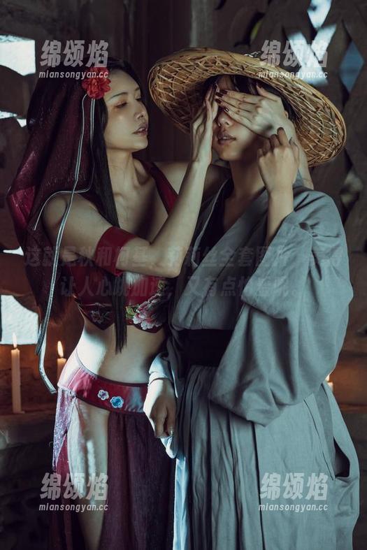 这就是秋和柯基，莉莉丝全套图片，美得让人心跳加速，又有点怕羞呢。