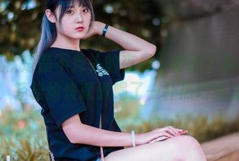 跟随秋楚楚不秃头的夜景，套图下载一波，轻松愉快就像喝了一杯热巧克力
