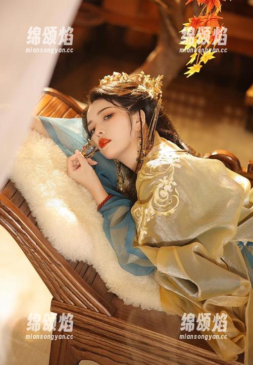 苏嫣嫣阿姨 小心,苏嫣嫣阿姨的蓝色连衣裙在图片里释放诱惑,分享之前请先备好眼力!