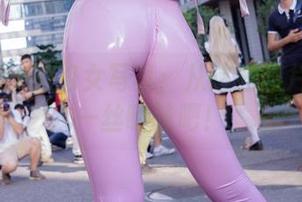 菌烨tako的修女写真：从这些图片里感受一丝暧昧吧！
