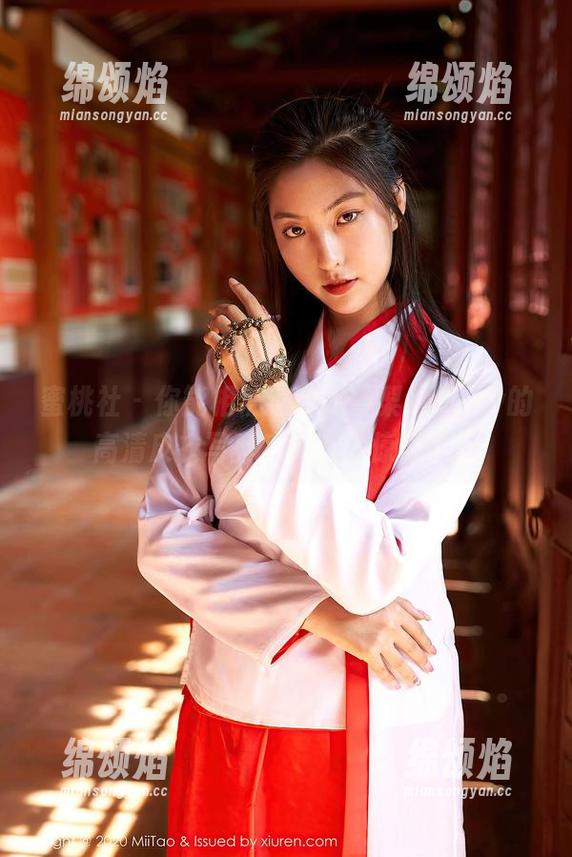 蜜桃社 - 你能相信这就是雪梨sherry的高清皮衣写真？简直太惊艳了！