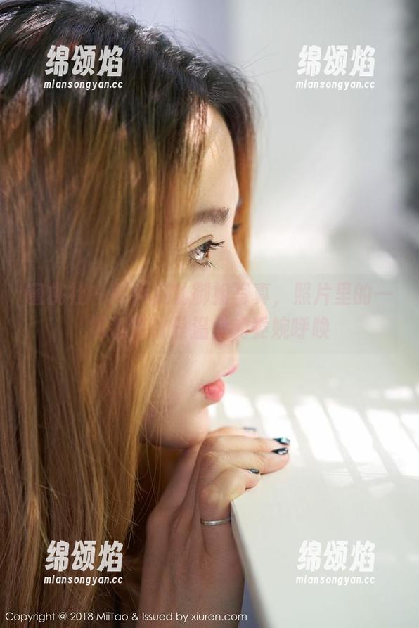 蜜桃社 - 顾乔楠的御姐写真，照片里的一切都是秋日温柔的委婉呼唤