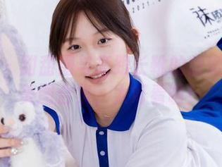 袜啵啵 – 甜甜圈与高跟长靴的甜蜜交锋：美图合集，太好看啦！