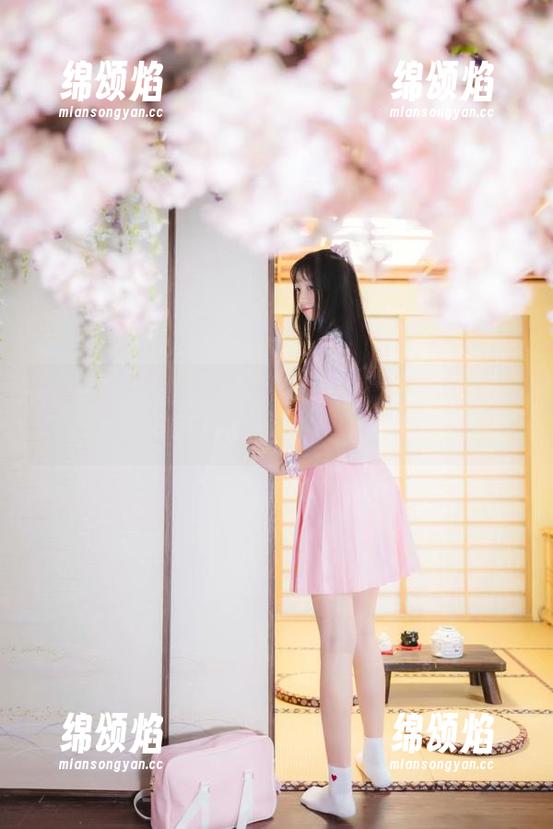 西瓜少女蕾丝探秘：高清夏日激情与果香作品集