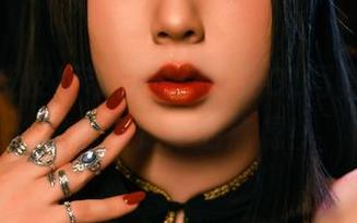 让超皮皮皮奶带你飞！红色OL写真资源，轻松搬走你的焦虑！