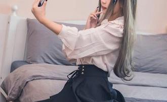 谁说奶牛只能吃草？里见年一的最新奶牛少女照片里，她们还会撒娇！