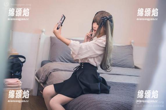 谁说奶牛只能吃草？里见年一的最新奶牛少女照片里，她们还会撒娇！