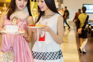 青豆客 – “不要问我为什么白，问就是易阳的纯白写真！”原图亮相，白得不科学！