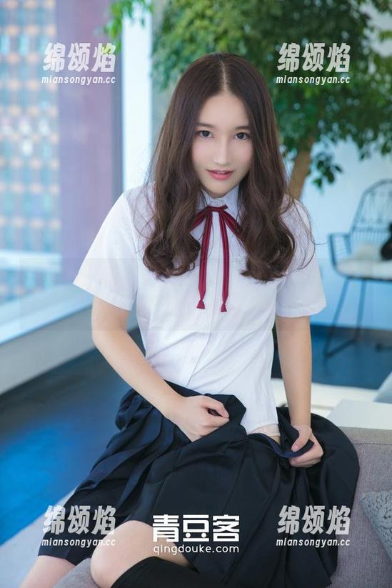 青豆客 - 再看看谭晓彤的礼服写真：这到底是时尚还是噱头？