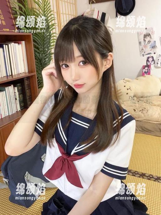 短裙与魔物喵nigisa的奇妙组合，最新照片犹如梦中漫游