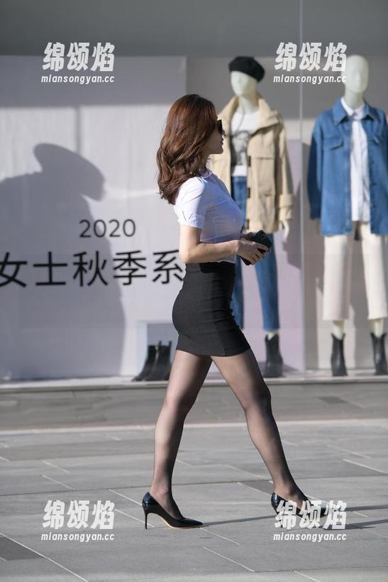 魔镜街拍 - 你相信吗？曼曼校服让你重新定义“图包”的意义！